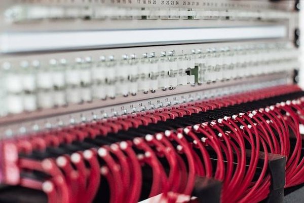 Comment choisir les câbles UTP adaptés pour une mini-baie de brassage de 10 pouces